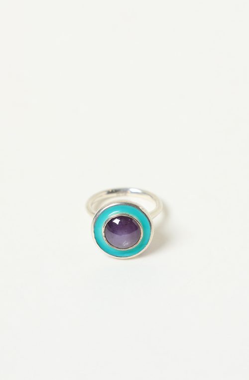 Anello rotondo con smalti e rubino