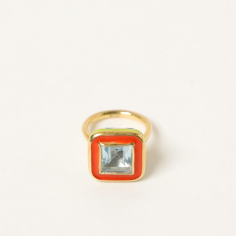 Anello quadrato con smalti