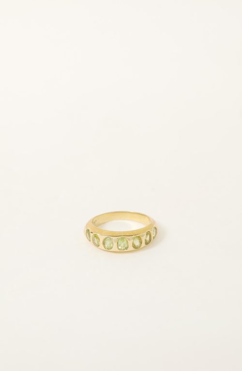 Anello medievale dorato con 7 pietre