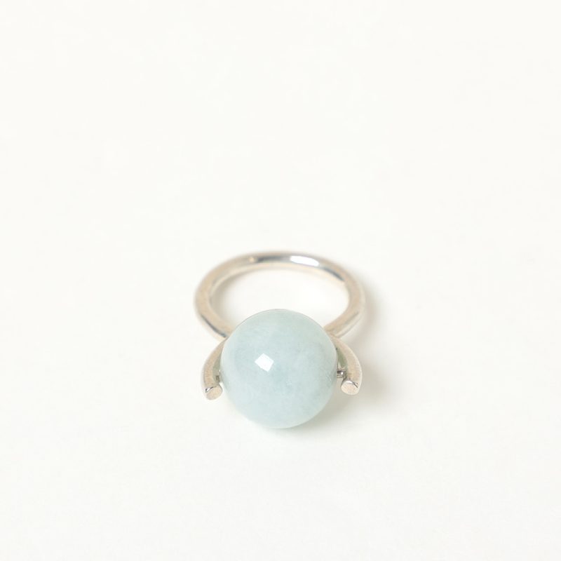 Anello con calcedonio sospeso