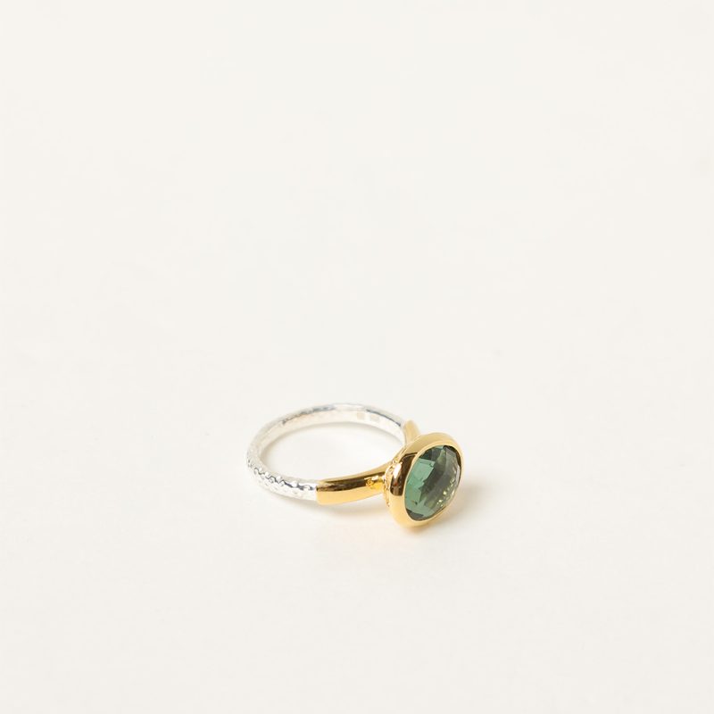 Anello bicolor con quarzo verde