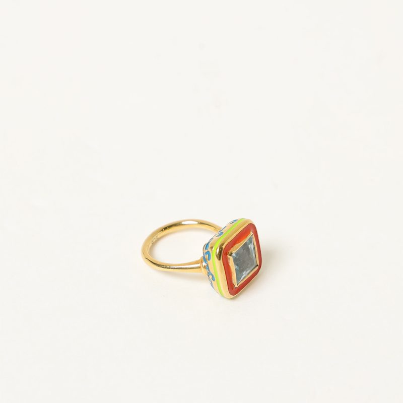 Anello quadrato con smalti
