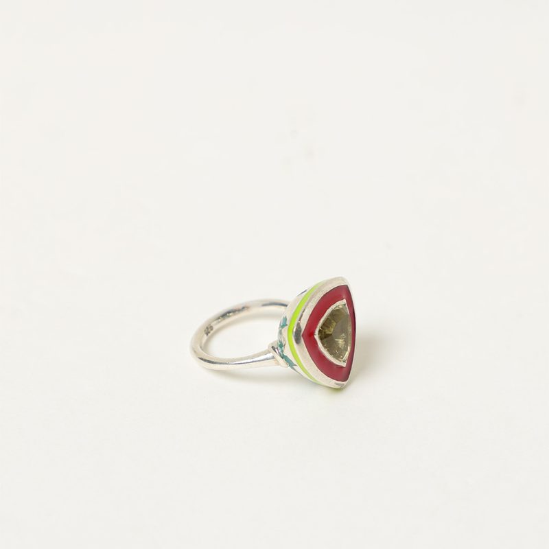 Anello triangolare con smalti