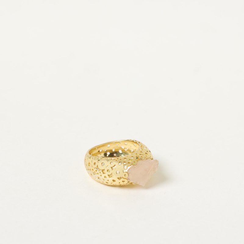 Anello fascia con quarzo rosa grezza