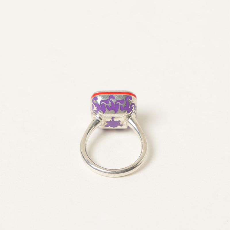 Anello quadrato con smalti
