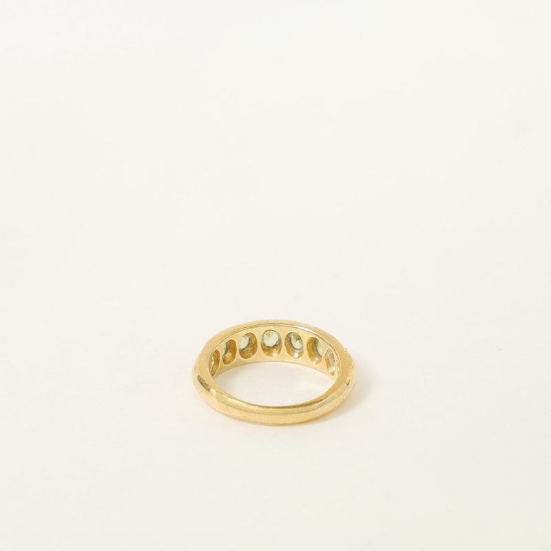 Anello medievale dorato con 7 pietre
