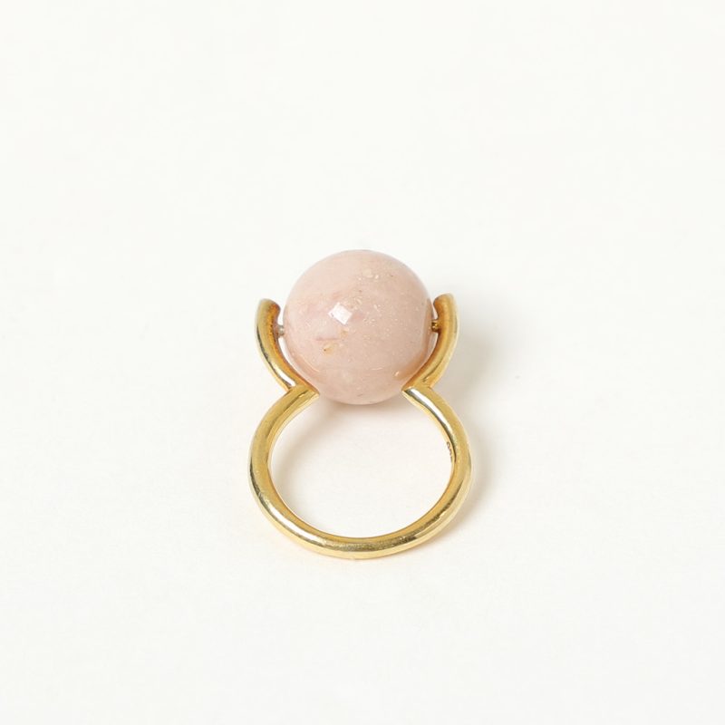 Anello con rodonite sospesa